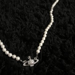 Vivenne Westwood inspired pearl necklace in silver